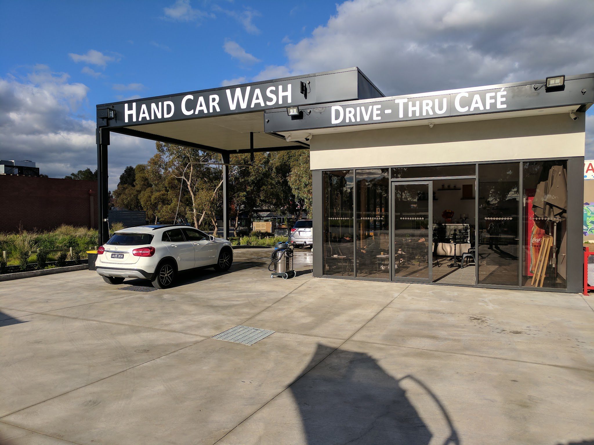 Bean & Bay – Hand Car Wash + Cafe