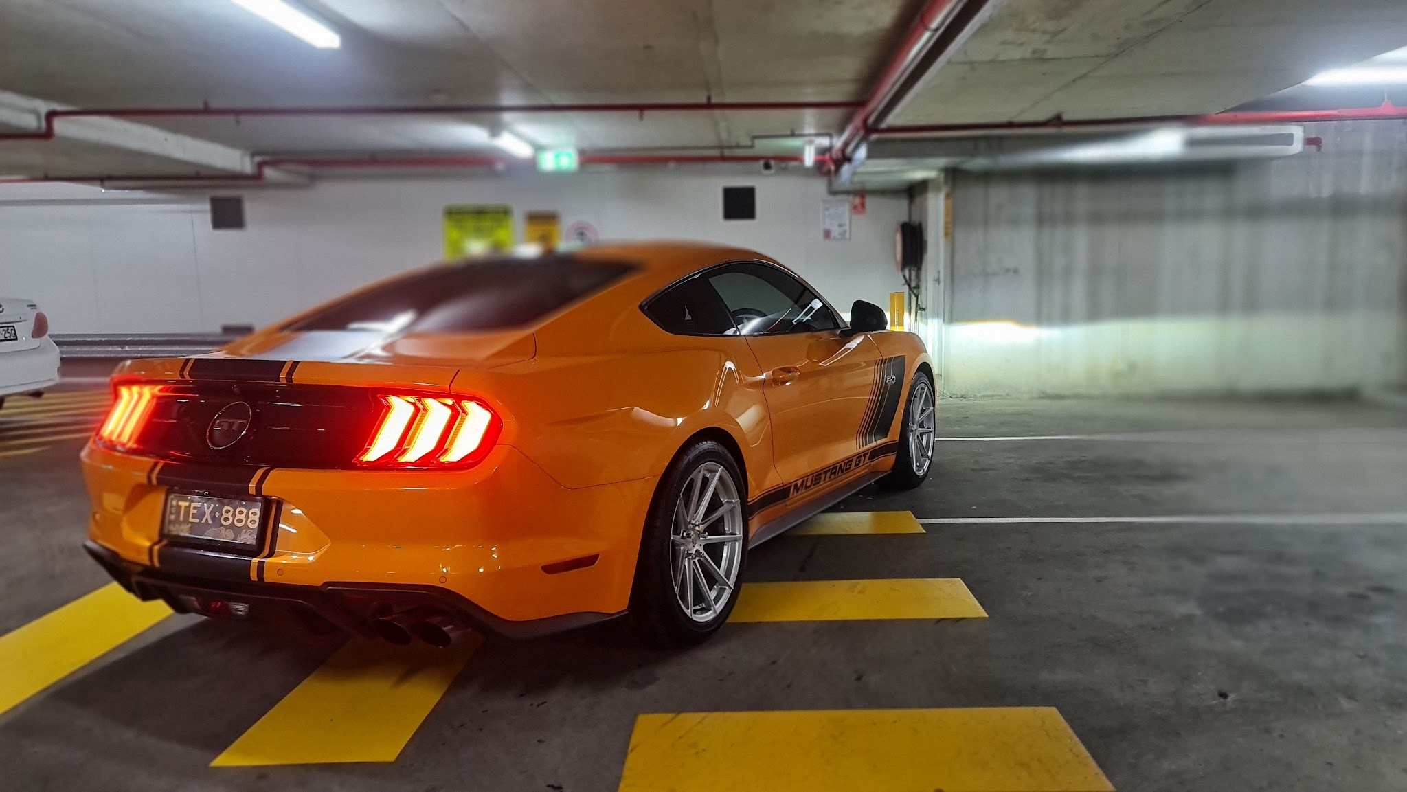 Black & White Mobile Carwash & Detailing