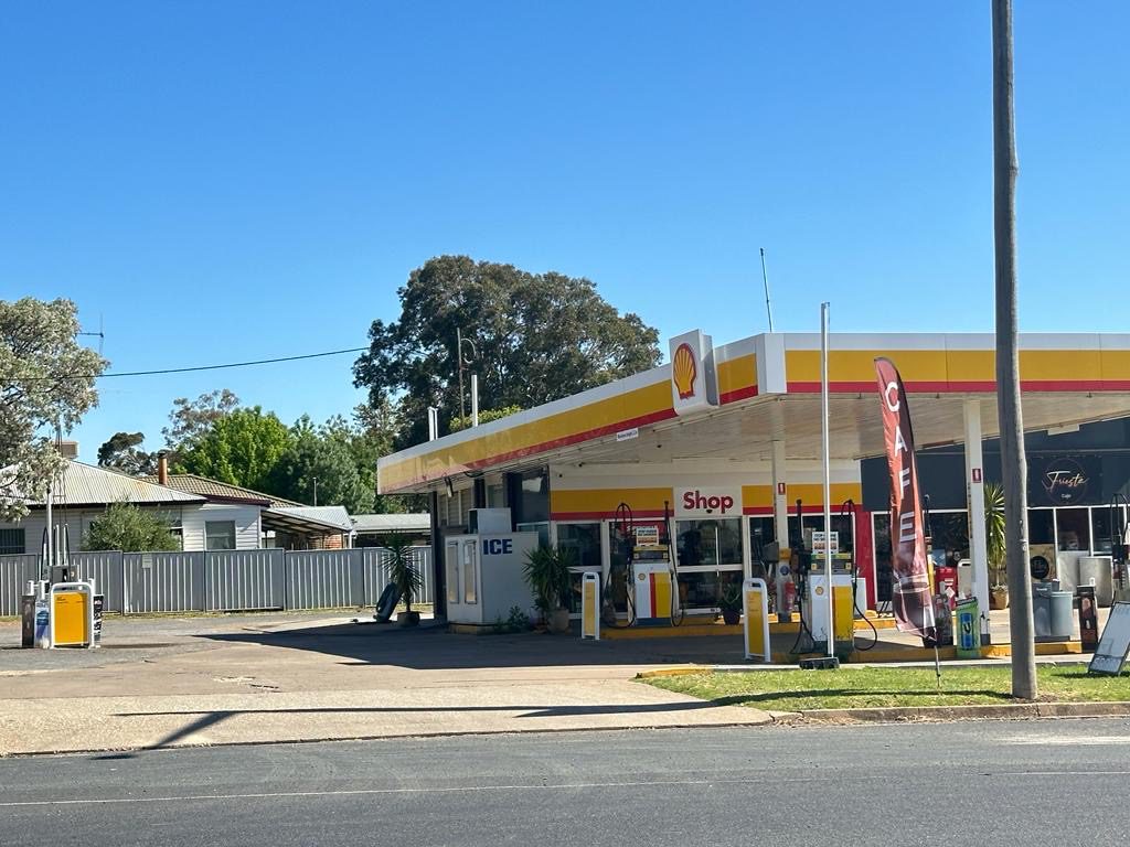 Grenfell Local Fuels And Cafe (Friesta Cafe And Restaurant )