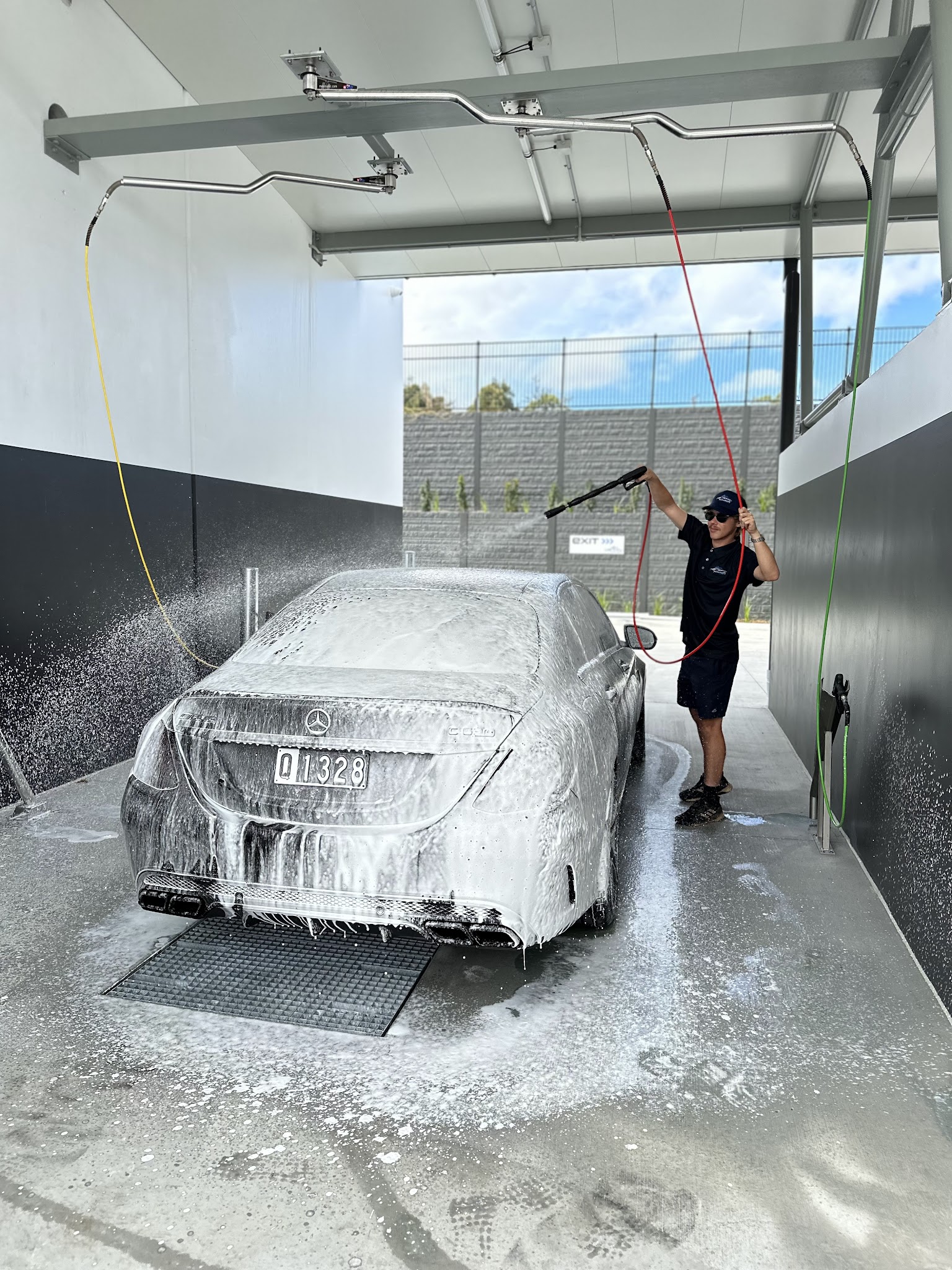 Suds And Buds Carwash