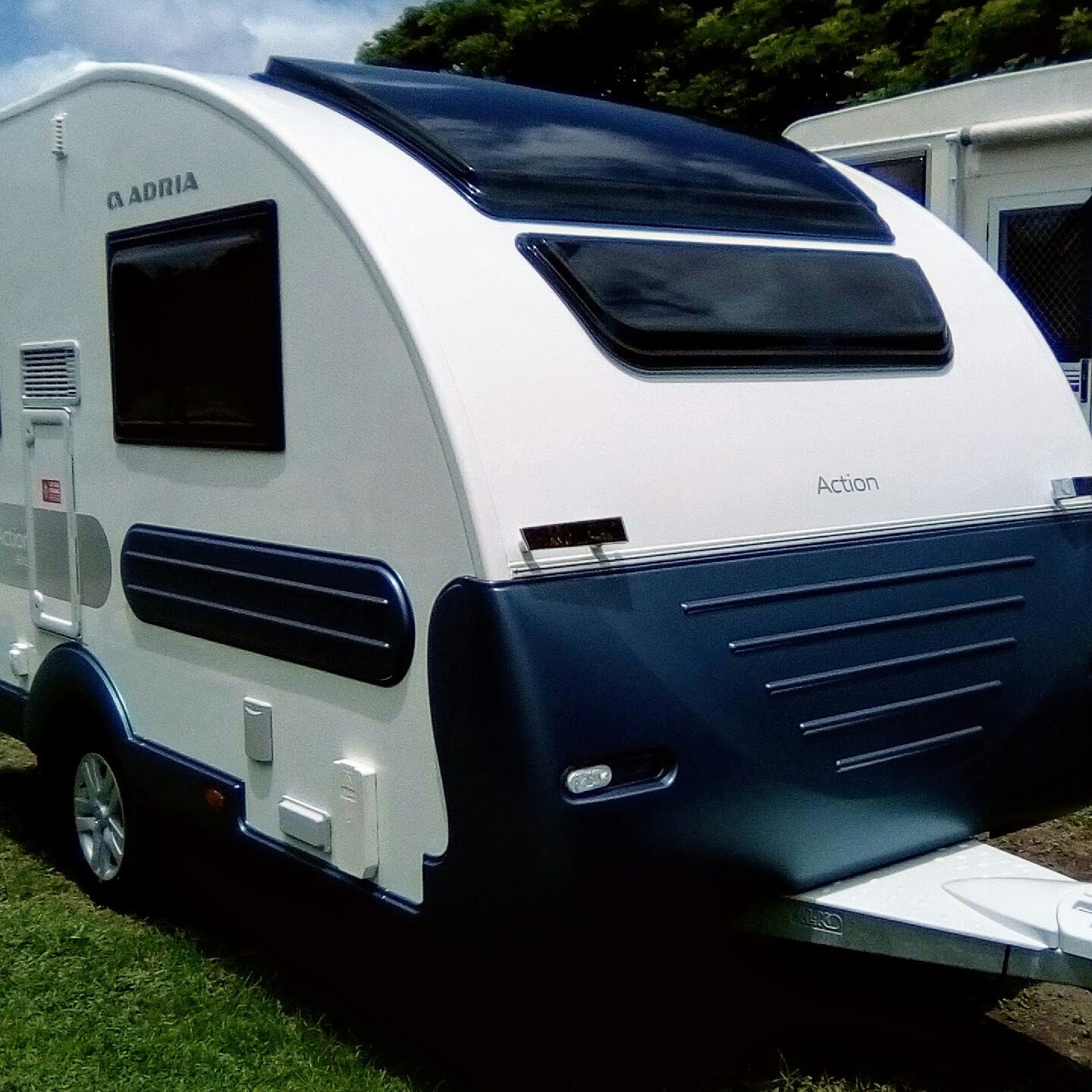 Suepurb Mobile Caravan Detailing